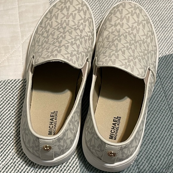 SALE ! Michael Kors Keaton Logo Slip-On Sneaker Sz 4 EUC Fits Women 5.5!! - Picture 3 of 9